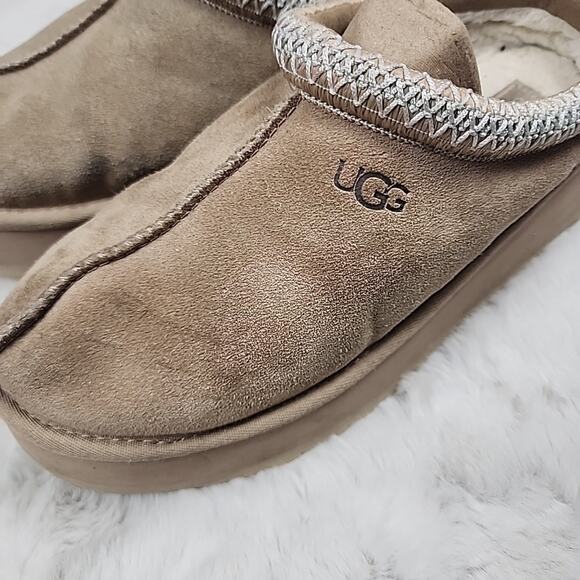 UGG Tazz Slipper Women's Clogs Size 10 Sand Suede Sheepskin Platform - Picture 5 of 10